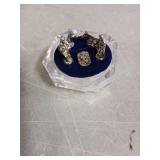 Needzo Mini Nativity Set in Snowflake Gift Box, Tiny 5 Piece Holy Family Christmas Decor, Portable Holiday Trinket, 1Â¼ Inches