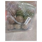 Decorative Gold and White Christmas Tree Ornaments-18