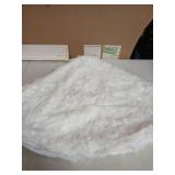 Plush White Faux Christmas Tree Skirt with Velcro