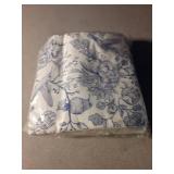 AnyDesign 80Pcs Blue Floral Paper Napkins Vintage Flower Birds Luncheon Napkins Blue White Floral Dessert Dinner Hand Napkin for Wedding Birthday Home Kitchen Tea Party Supplies, 6.5 x 6.5 Inch