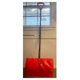 Heavy-Duty Snow Shovel – Curved Handle & Wide Scoop