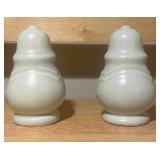 Pfalzgraff Stoneware "Heirloom" Oval Baking Dish, 2 Vegetable/Serving Bowls & Salt & Pepper Shakers