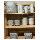 Pfaltzgraff “Heirloom” Stoneware Dinner Service – Large Set