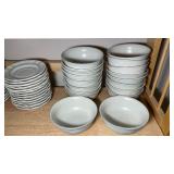 Pfaltzgraff “Heirloom” Stoneware Dinner Service – Large Set