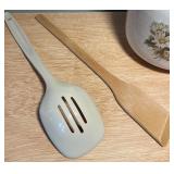 Handcrafted Vintage Style Daisy Kitchenware Collection