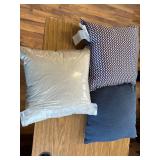 3 pack of 18 throw pillows