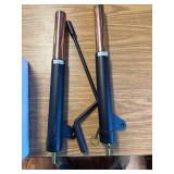 Two Trailer Jacks. One Handle