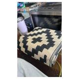 Outdoor Rug 5x8 ft Plastic Modern Area Rug Black & Beige - Retail: $27