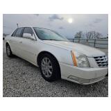 2009 Cadillac DTS Luxury i | WHITE