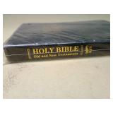 New KJV Holy Bible - Black Leather Bound