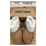 Muk Luks Sheepskin Lined Moccasin Slippers size 9
