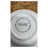 Hand Painted Folk Art Decorative Plates Set of 4, chip on 1 of them, see pics