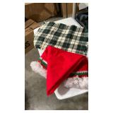 4) placemats, and Tree Skirt