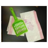 petisfam Portable Travel Litter Box for Cats with Lid to Contain Litter and Odor. Easy to Carry, Clean and Store. Easy for Car Travel, Hotle Stays, Flying with Cats - Retail: $26