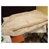 Ghouse Faux Rabbit Fur Round Rug 8ft Light Brown Beige Round Rugs for Bedroom Decor Fluffy Area Rugs for Living Room, no-Shedding Carpet Sheepskin Washable Rug Rome Decor - Retail: $220