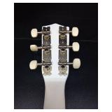 Childrenâs White Wooden Guitar by Marmelada Musica - Mini Guitar for Kids, Toddler Instrument Ages 3-5, Acoustic Instrument for Kids, Beginner Guitars for Kid Ideal Toy Guitars for Kid Ages 5-9, 