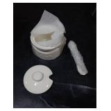 Gomakren Sugar Bowl with Lid and Spoon, Sugar Container Sugar Dish 10oz, Ceramic Sugar Jar for Coffee Bar, Kitchen, Countertop - Modern Farmhouse Kitchen Christmas Decor, White