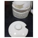 Gomakren Sugar Bowl with Lid and Spoon, Sugar Container Sugar Dish 10oz, Ceramic Sugar Jar for Coffee Bar, Kitchen, Countertop - Modern Farmhouse Kitchen Christmas Decor, White