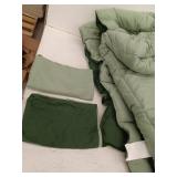 HIG Light Weight Down Alternative Comforter Set, Green, 90x92