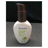 Aveeno Positively Radiant Daily Face Moisturizer with SPF 15 Sunscreen, Hydrating Facial Moisturizer with Soy Extract to Improve Skin Tone and Texture, Hypoallergenic Formula, Oil-Free, 4 FL OZ