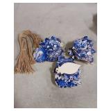Yuntau 40 Pcs Christmas Chinoiserie Ornaments Blue and White Porcelain Wooden Flat Decoration Christmas Tree Ornaments Chinoiserie Hanging Decor Porcelain Pendants for Small Xmas Tree Decor(Creative)