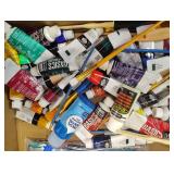 MISCELLANEOUS TUBES OF OIL AND ACRYLIC PAINTS BRUSHES AND 2 CLEAR PAINT PALETTES