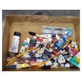 MISCELLANEOUS TUBES OF OIL AND ACRYLIC PAINTS BRUSHES AND 2 CLEAR PAINT PALETTES