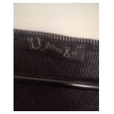 WOMENS URBAN X BRAND SIZE MEDIUM LONG SLEEVE WITH CUT OUT SHOULDERS