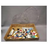 MISCELLANEOUS TUBES OF OIL AND ACRYLIC PAINTS BRUSHES AND 2 CLEAR PAINT PALETTES