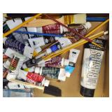 MISCELLANEOUS TUBES OF OIL AND ACRYLIC PAINTS BRUSHES AND 2 CLEAR PAINT PALETTES