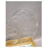 MISCELLANEOUS TUBES OF OIL AND ACRYLIC PAINTS BRUSHES AND 2 CLEAR PAINT PALETTES