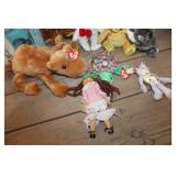 IOB Vtg. Holly Hobbie Sewing Machine, TY Beanie Babies & More