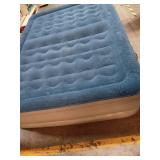 Beautyrest Extraordinaire 18 Queen Size Air Mattress with Built-in Pump - Blow-up Mattress Best for Camping & Guests - Retail: $125