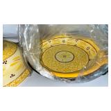 New, Temptations ovenware Old World Yellow Dish!! Has wire rack  - Retail: $100