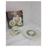 Christmas Holly Pattern plate set