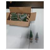 30Pcs Mini Christmas Tree Decor, Artificial Christmas Tree 5 Sizes,Mini Sisal Snow Frost Trees with Wooden Base for Christmas Decor Christmas Party Home Table Craft Decorations (A-Green/Silver)