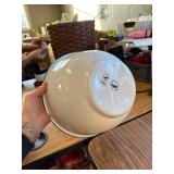 Crow Canyon Home Enamelware Salad Bowl, 5 quart, White/Black