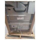 Whirlpool WFG320M0BW - Gas Range - Freestanding, Retail: $1,299