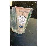 Jergens Natural Glow +FIRMING Self Tanner, Sunless Tanning Lotion for Fair to Medium Skin Tone, Anti Cellulite Firming Body Lotion for Natural-Looking Tan, 7.5 Ounce