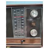 1960s Magnavox Solid State AM/FM Table Radio - works well!