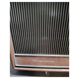 1960s Magnavox Solid State AM/FM Table Radio - works well!
