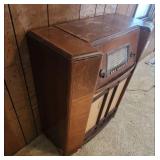 Vintage 1940s Silvertone Floor Radio Cabinet 30"W x 13"D x 34"H - Powers on, has been known to play in the past