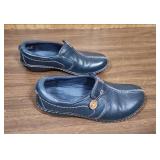 Womens Size 6 shoes - Blue Clark