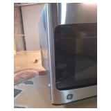 GE - 1.1 Cu. Ft. Countertop Microwave with Convenience Cooking Controls - Stainless Steel - Retail: $128