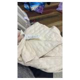 Ivory Oversized California Cal King Size Quilt Bedding Sets with 2 Pillow Shams, Lightweight Soft Bedspread Coverlet Bed Cover for All Season, 3 Pieces, 116x106 inches - Retail: $56