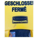Bundle of 4 MULTILINGUAL "CLOSED" FLOOR SIGN, 25", YELLOW