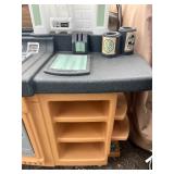 LittleTikes Kids Indoor/Outdoor Play Kitchen Easy to move - Comes as Pictured