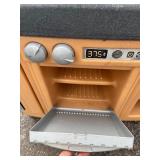 LittleTikes Kids Indoor/Outdoor Play Kitchen Easy to move - Comes as Pictured