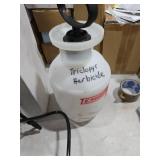 Chapin International 20541 1 Gallon Lawn & Garden Multi-Purpose Sprayer with Foaming and Adjustable Nozzles, Made in The USA, 1-Pack, Translucent White