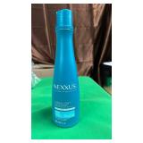 Nexxus Ultralight Smooth Conditioner Weightless for Dry and Frizzy Hair Smooth Hair Treatment to Block Out Frizz Against Humidity 13.5 oz